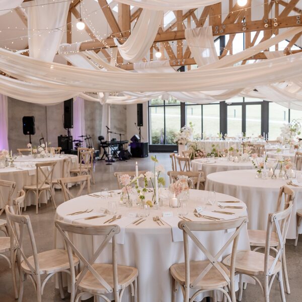 Svinības zāles dekorācijas