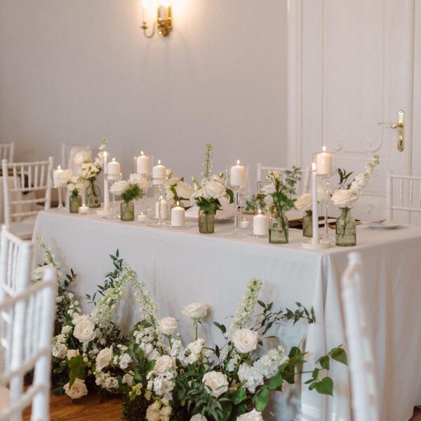 Jaunlaulāto galda dekorācijas