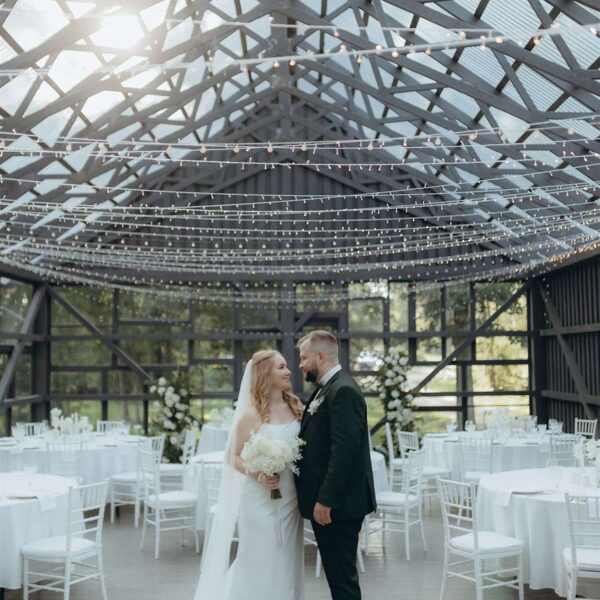 Kāzu svinību zāles dekorācijas