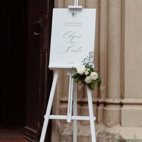 Balts koka molberts -10,00 eur