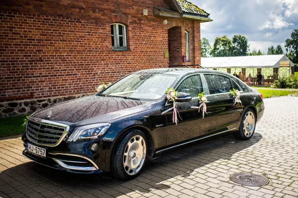 Kāzu auto dekorācijas