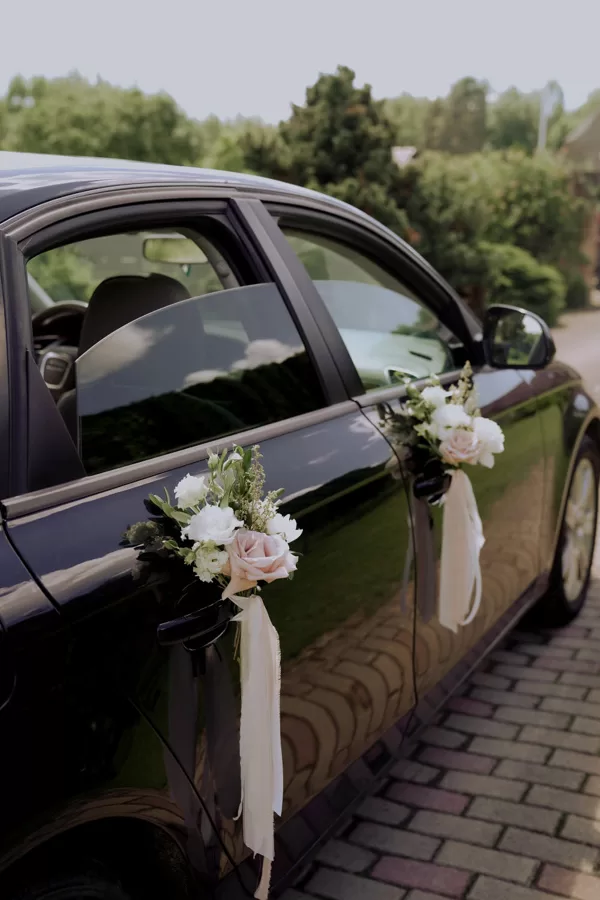 Kāzu auto dekorācijas